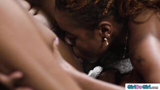 Three ebony lesbians lick and squirting