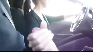 Female Uber Driver Gives Her Passenger A Handjob