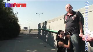 Holohlavýho  vobšourníka jsme poslali na tuhle hezkou holku. She spreads legs on thestreet. - Film Porno | porno video zdarma