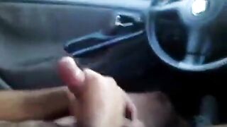 Car jerk with buddy - branle en voiture avec un pote